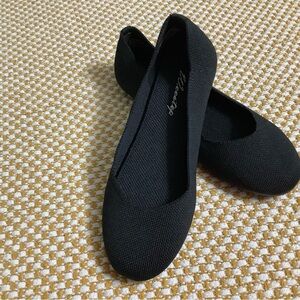 Black Minimalist Ballet Flats size 6 new.